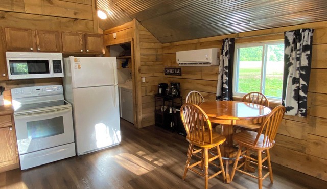 Unique and tranquil cabin getaway on Crooked Creek
