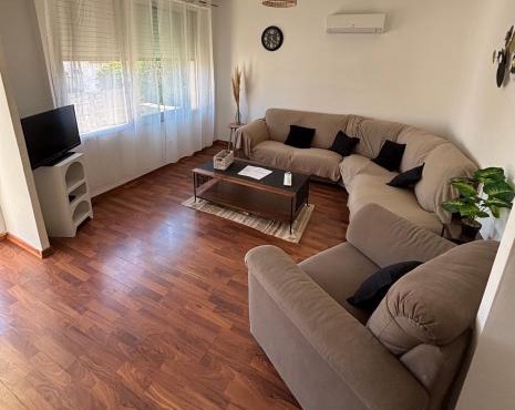 UNIQUE Appartement Zen et Détente DANS villa avec piscine TRÈS BIEN PLACÉ