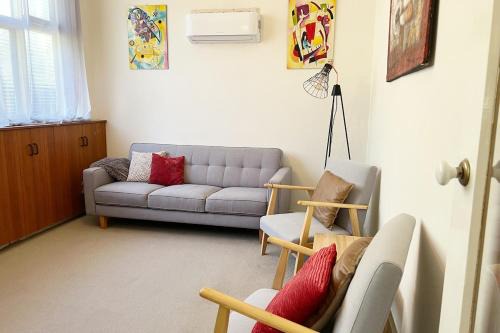 Unique appt 2 Bdrm, Ground level, pets ok