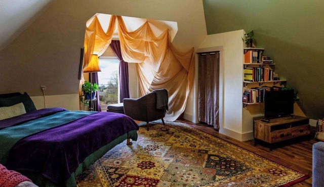 Unique Apt w/Prking, Laundry, View Near Dwntwn