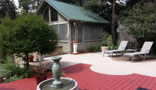 Unique Artisan home, near water, beach ,biking & hiking trails,3 bedroom,Hot tub