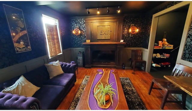 ♣ Unique & Artsy Former Escape Room ♣ w/ Outdoor Fire Pit