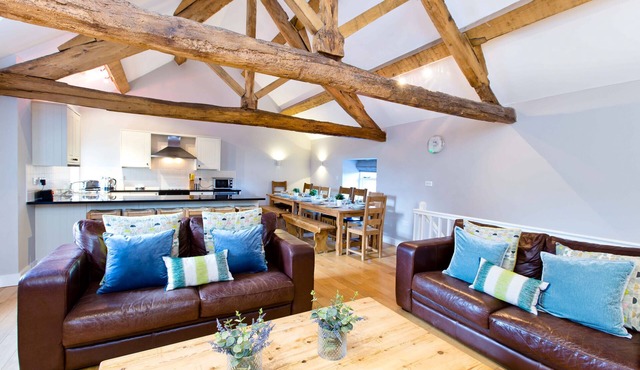 Unique barn conversion, sleeps up to 6 in 3 bedrooms, near to High Peak Trail.