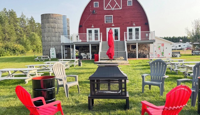 Unique Barn in Tomahawk close to Lake Nokomis . Pet Friendly .