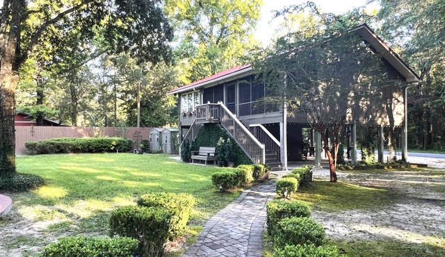 Unique, beautiful River Front Property w/canoeing, kayaking and wildlife viewing