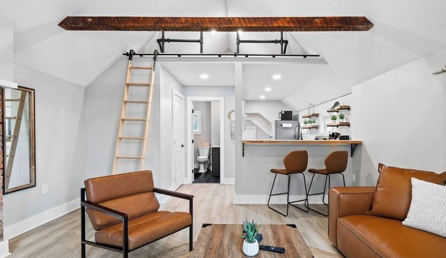 Unique BOHO Ohio City Loft Apt