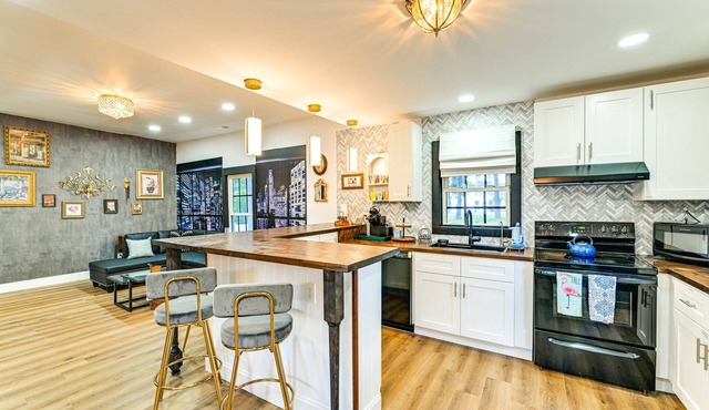 Unique Bungalow Downtown Cornelius Near Lake Norman Perfect Getaway Retreat