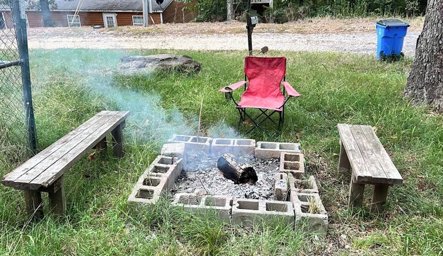 Unique cabin at Lake Tenkiller in the woods. Near Illinois River! Private, quiet