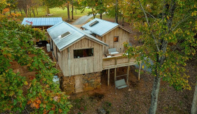 Unique Cabin | Quaint, Modern, Cozy | Near LYH