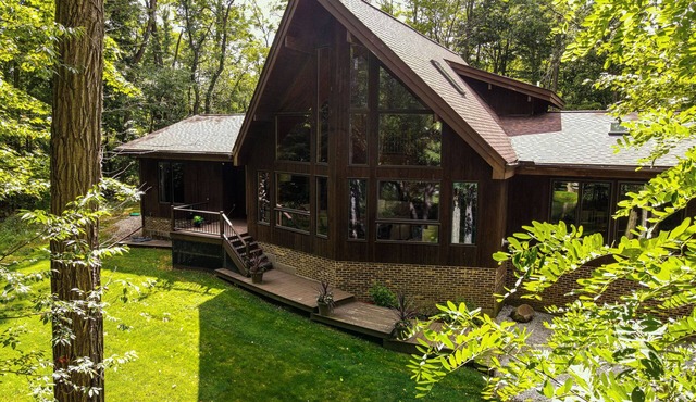 Unique cabin retreat in the heart of wine country w/Hot Tub & Fire Pit