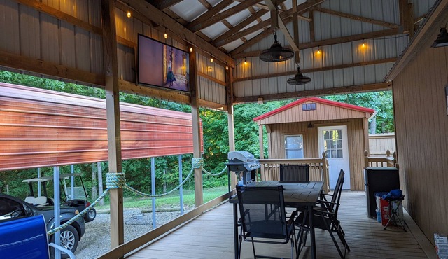 Unique, Cabin Style Cottage, Nestled in the Woods by Kentucky Lake.