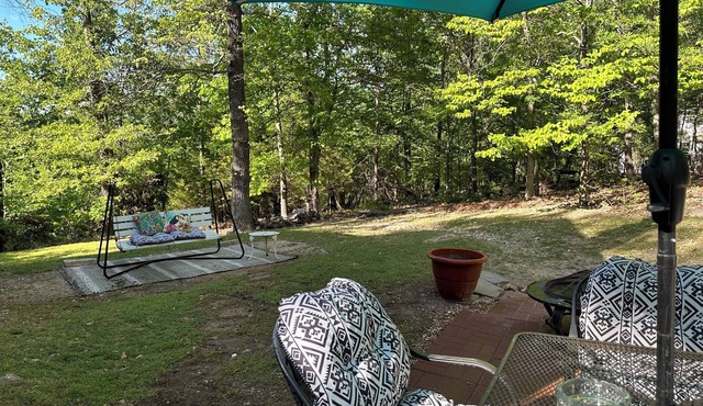 Unique cabin, walking distance to Lake Tenkiller’s Barnacle Bill’s Marina & Bar