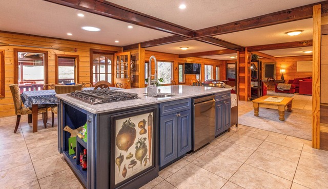 Unique Canyon Cabin: Arkansas River Access & Views