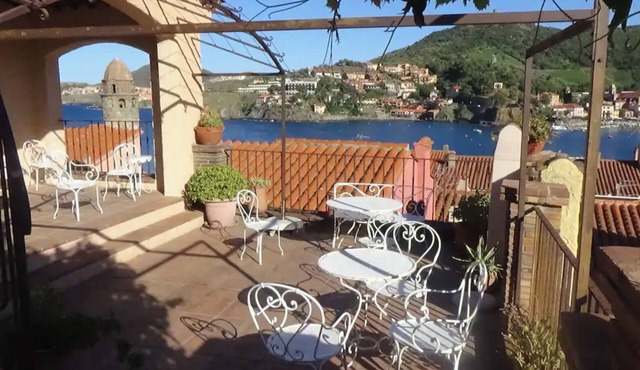 Unique catal. Traditional house with stunning views of the bay & mountains in d. Old town