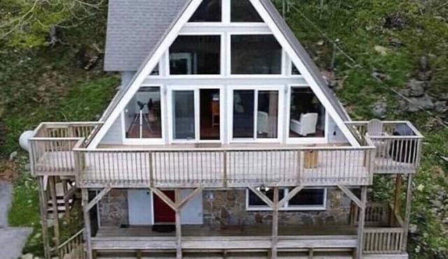 Unique Chalet Close to the Best of High Country