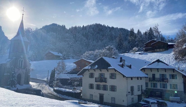 Unique, charming chalet with ensuite rooms, hot tub and games room