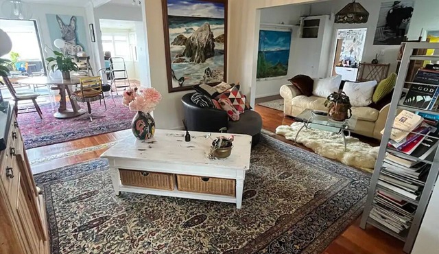 Unique City BungalownTwo bedroom eclectic City Bungalow Arty and tranquil haven