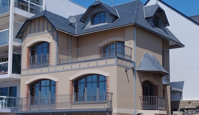 UNIQUE! Classified sea-facing villa for 10 people