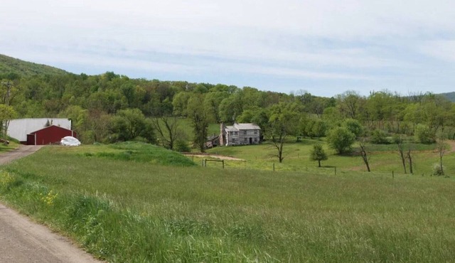 Unique Colonial Log House Secluded Near White Tail