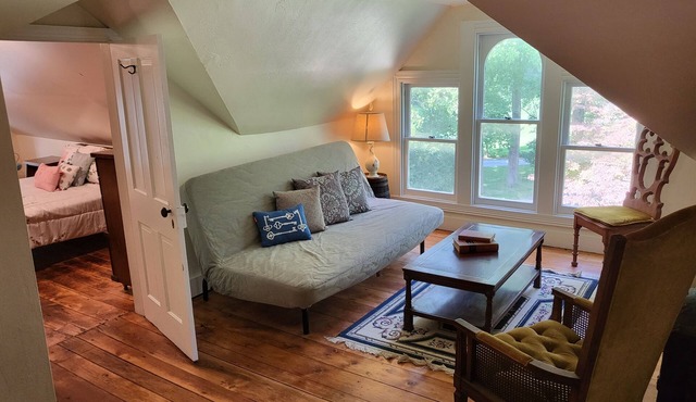 Unique & Comfy Tower Suite in the Manor House!