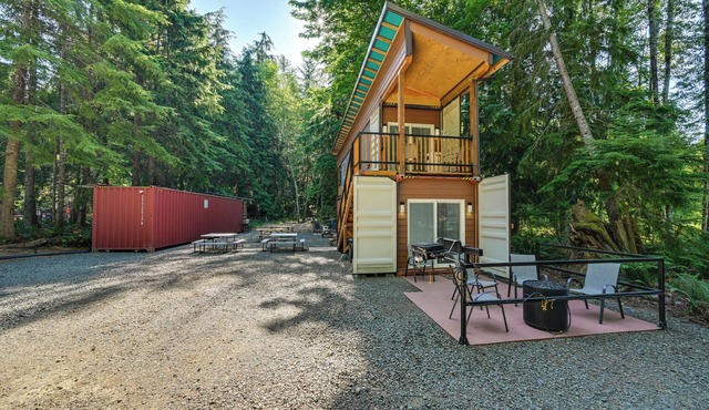 Unique Container Studio w/Deck & Fire Pit!