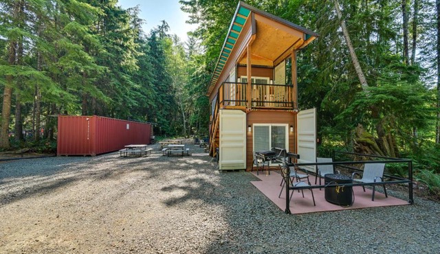 Unique Container Studio with Deck and Fire Pit!