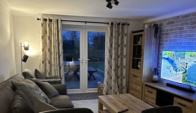 Unique Contemporary Cottage Apartment