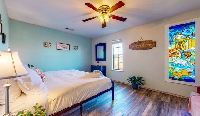 Unique Cottage by Airstrip for Private Planes - Herb Garden, Dog-Friendly