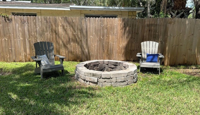 Unique cottage located in the heart of Tarpon Springs.