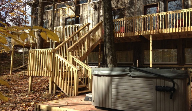 Unique Cottage Nestled Within Tall Oaks - SLEEPS 6!