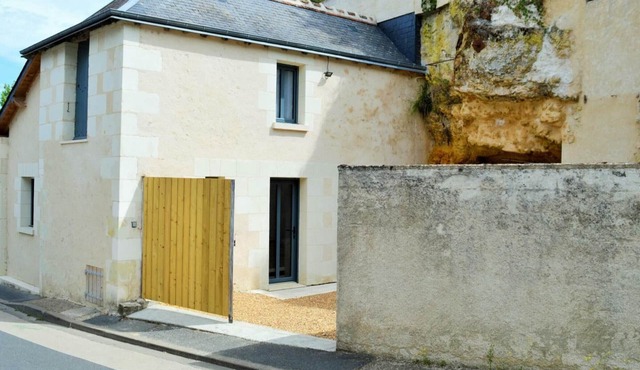 Unique cottage with garage and private courtyard in Touraine