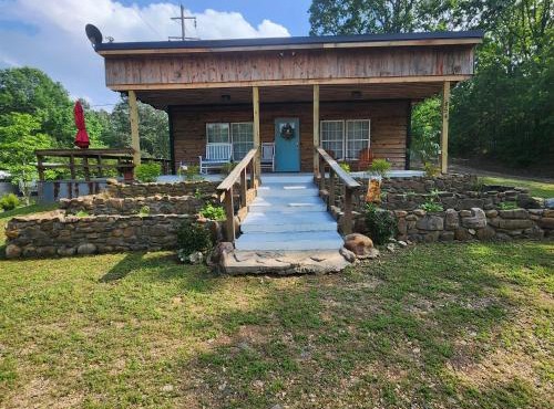 Unique Country Cabin Meets Farmhouse Modern!