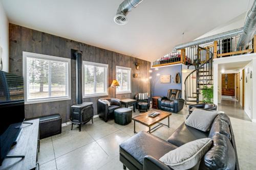 Unique Country Farmhouse Near Lake Roosevelt