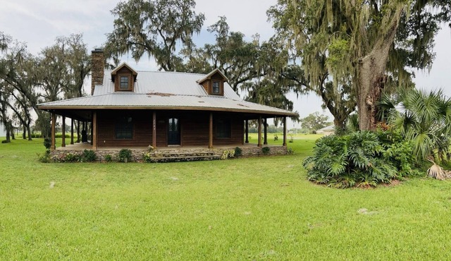 Unique Country home in Sumter County, Florida close to Sumter Fairgrounds.
