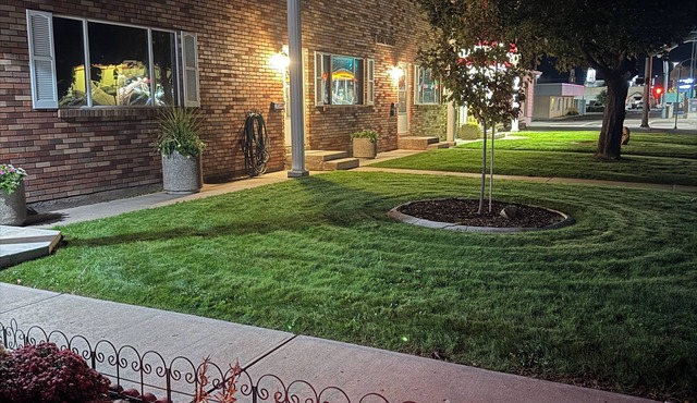 Unique cozy 2-bedroom ,1.5 bath, king bed, suite in Vernal. Close to work & play