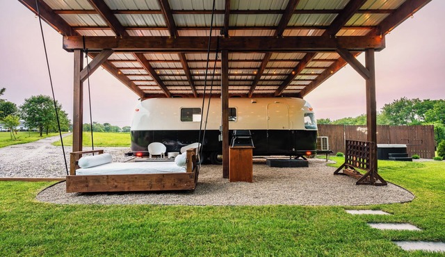 Unique Cozy Argosy Airstream with hot-tub, very private
