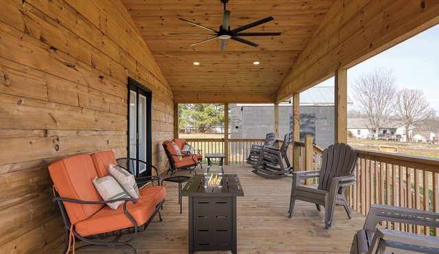 Unique & Cozy Getaway Cabin king bed only 15min from Town