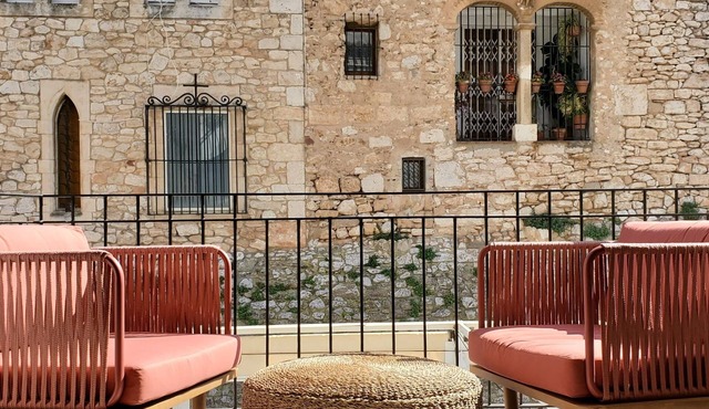 Unique, Designer owned apartment steps from the beach and the history of Sitges