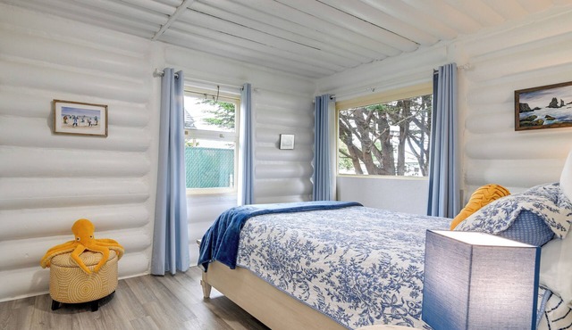 Unique Dog-Friendly Log Cabin: Short Walk to Ocean