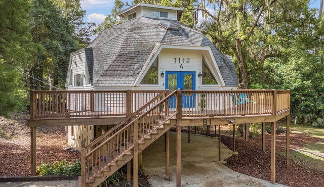 Unique Dome Retreat w/Deck - Near Downtown Gainesville & 1 mile to UF Stadium