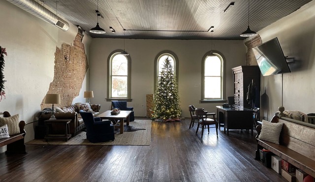 Unique downtown experience on the historic square in Canton