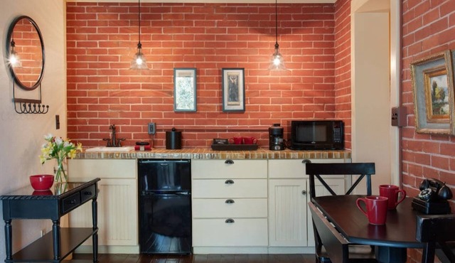 Unique Downtown Retreat w/Cozy Lounge & Serene Garden Courtyard near Yellowstone