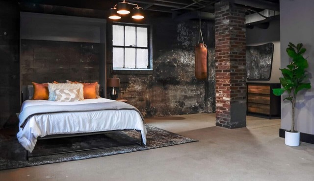 Unique Downtown Studio with an Industrial Vibe