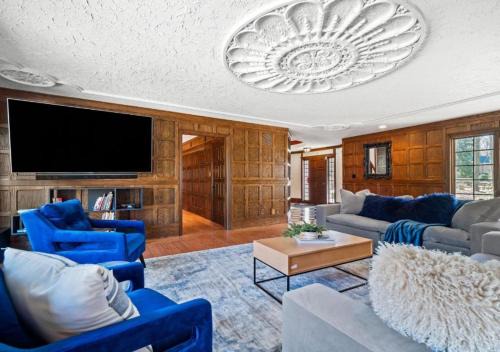 Unique Estate 5 Bedrooms Fire Pit Sleeps 10