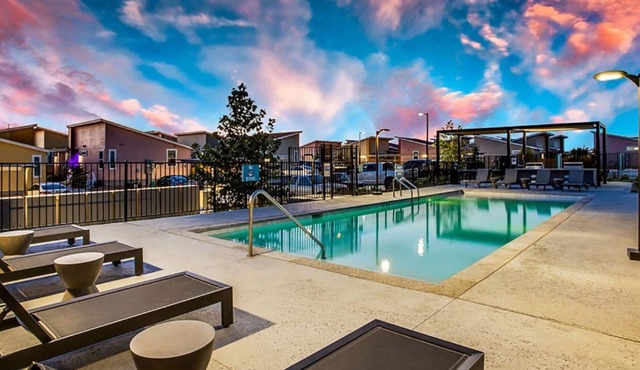 Unique/Exclusive house at Kyle! 2/2 TOP location!