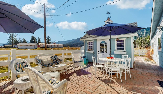 Unique, Family-Friendly Home w/Incredible Views, Private Hot Tub, & Pool Table