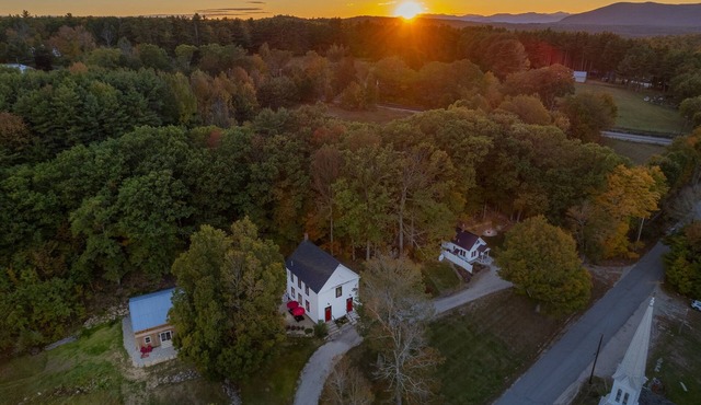 Unique Family & Friends Retreat*Game Room*Sauna*2 Hot Tubs*Near Lakes & Hiking
