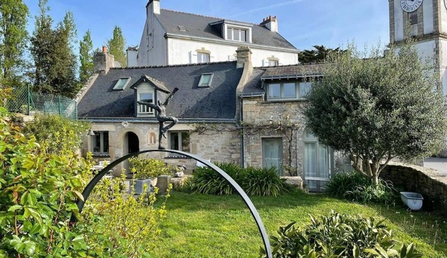 Unique Family House – Steps from Port Miquel Beach