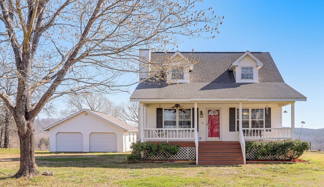 Unique Family Home on Working Ranch in Henderson!