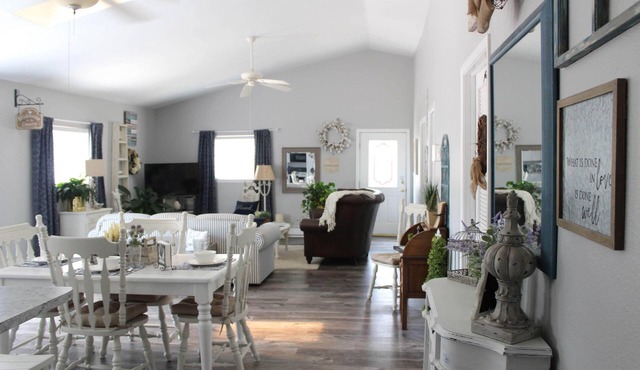 Unique Farm Cottage, Close to City Feels like Country, One of a Kind!
